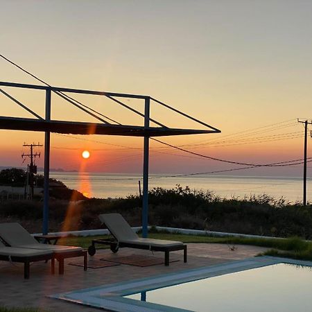 Cristelia Seafront & Pool Villa ลาคาเนีย ภายนอก รูปภาพ
