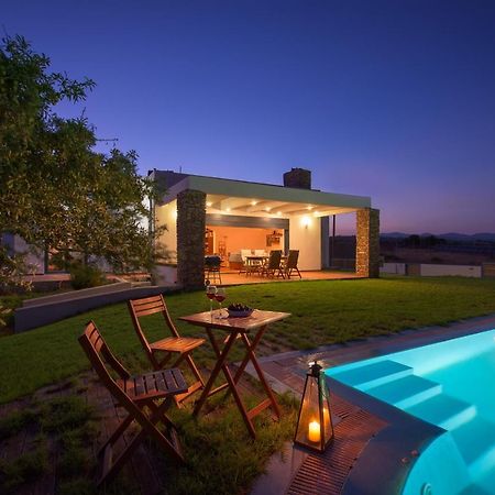 Cristelia Seafront & Pool Villa ลาคาเนีย ภายนอก รูปภาพ