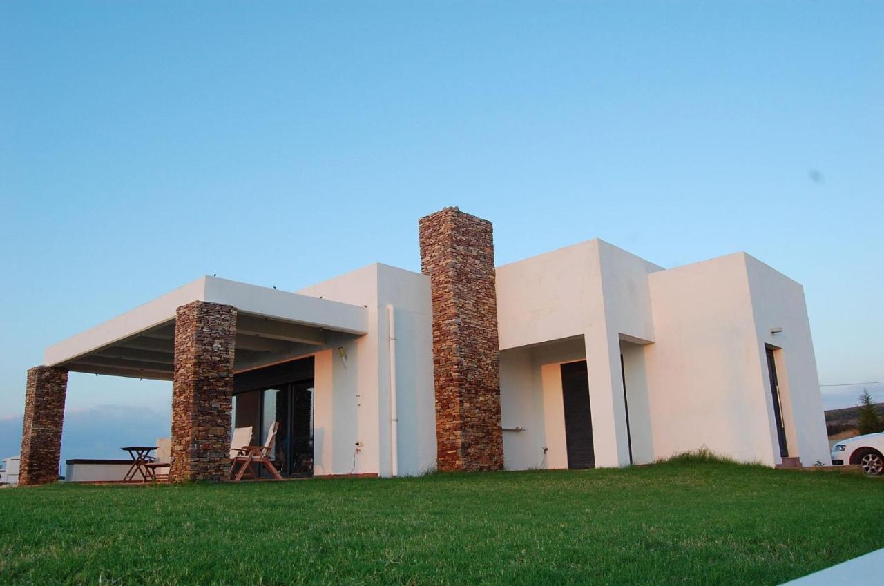 Cristelia Seafront & Pool Villa ลาคาเนีย ภายนอก รูปภาพ