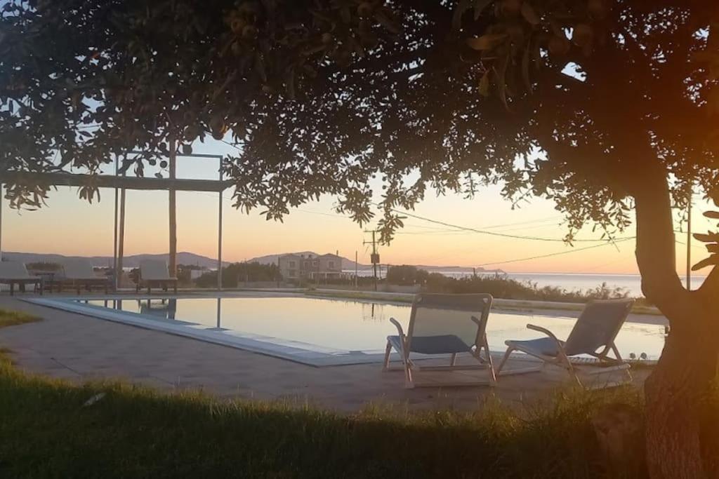 Cristelia Seafront & Pool Villa ลาคาเนีย ภายนอก รูปภาพ