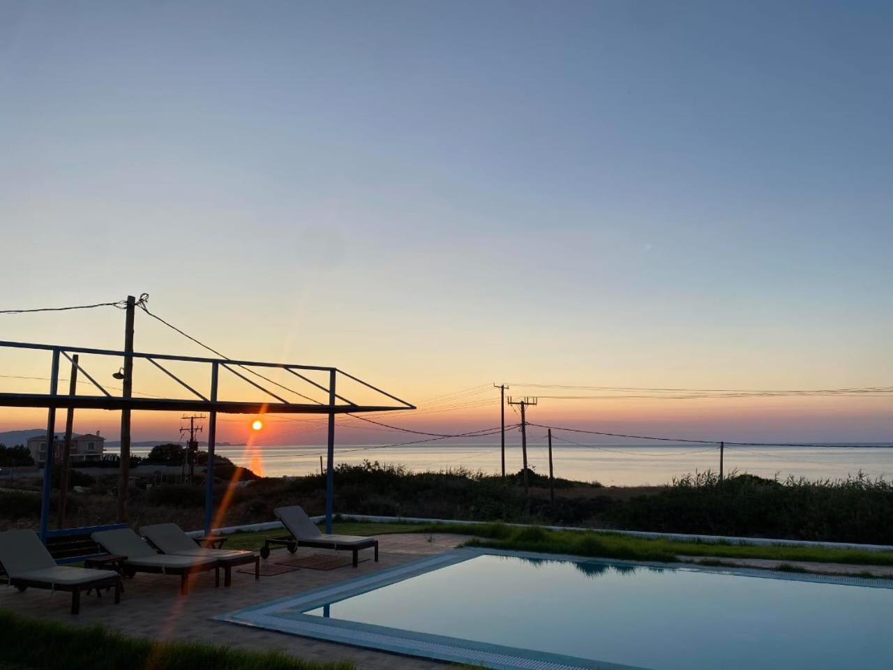 Cristelia Seafront & Pool Villa ลาคาเนีย ภายนอก รูปภาพ