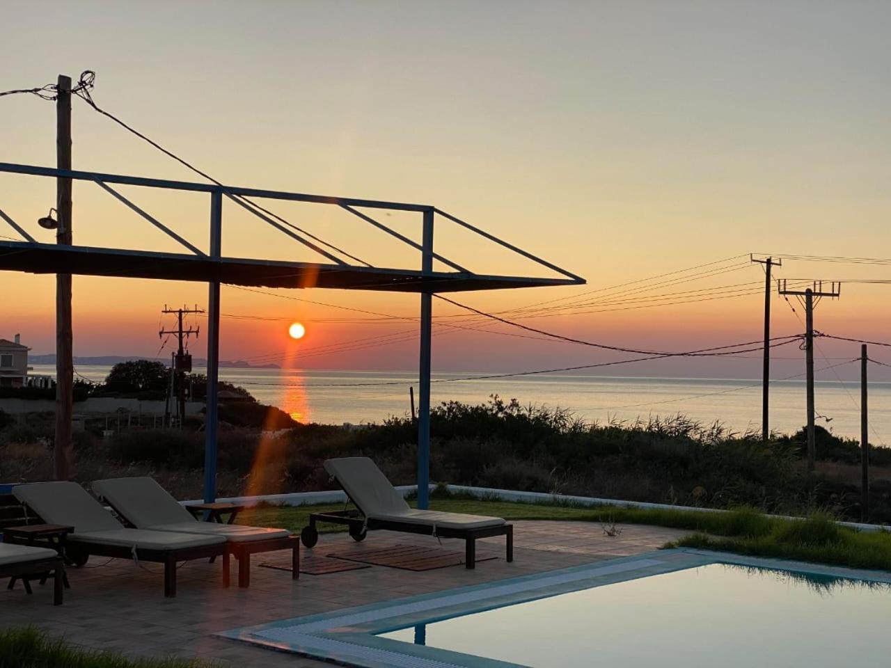 Cristelia Seafront & Pool Villa ลาคาเนีย ภายนอก รูปภาพ
