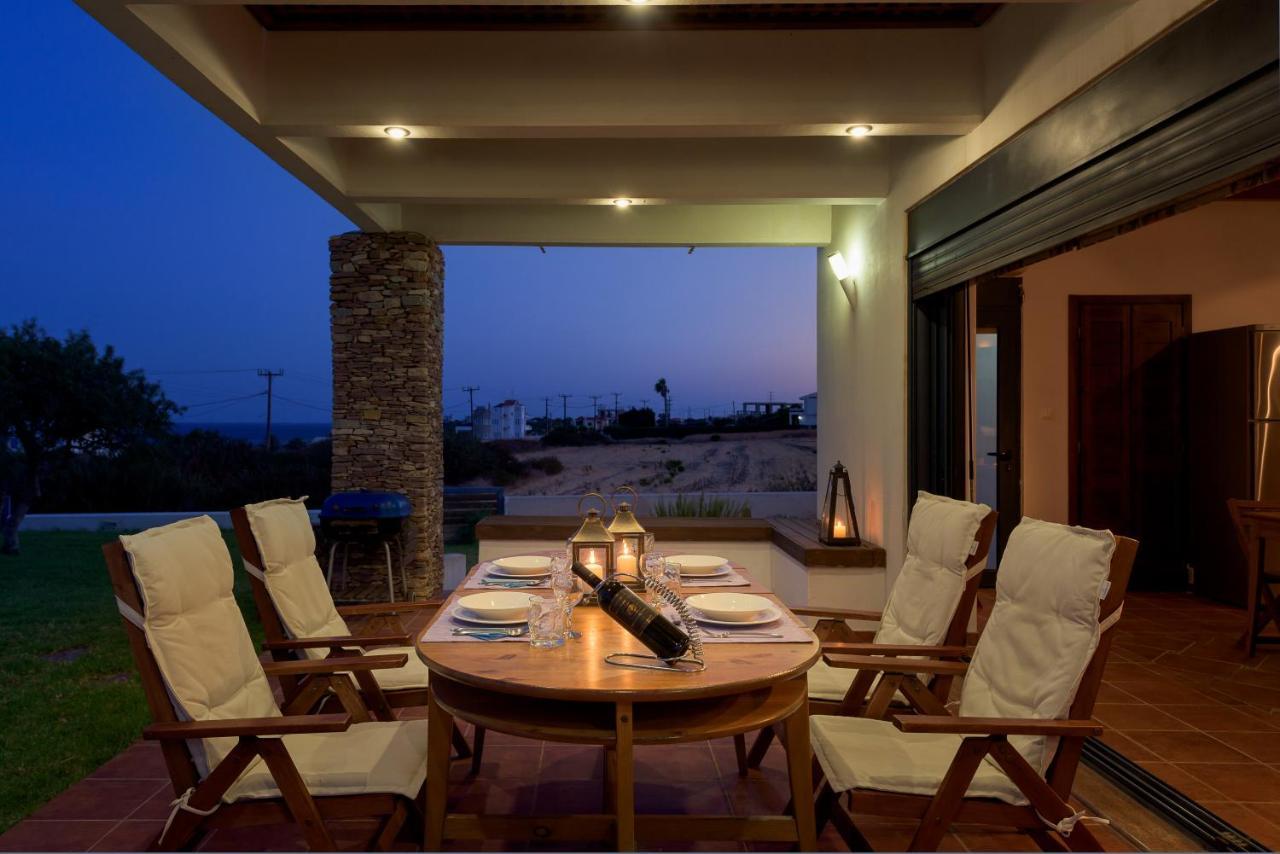 Cristelia Seafront & Pool Villa ลาคาเนีย ภายนอก รูปภาพ