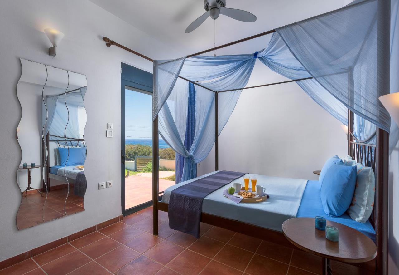 Cristelia Seafront & Pool Villa ลาคาเนีย ภายนอก รูปภาพ