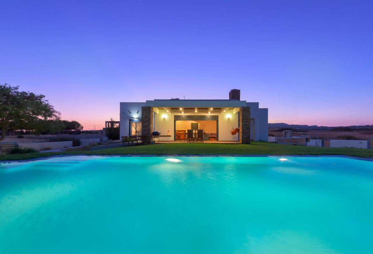 Cristelia Seafront & Pool Villa ลาคาเนีย ภายนอก รูปภาพ