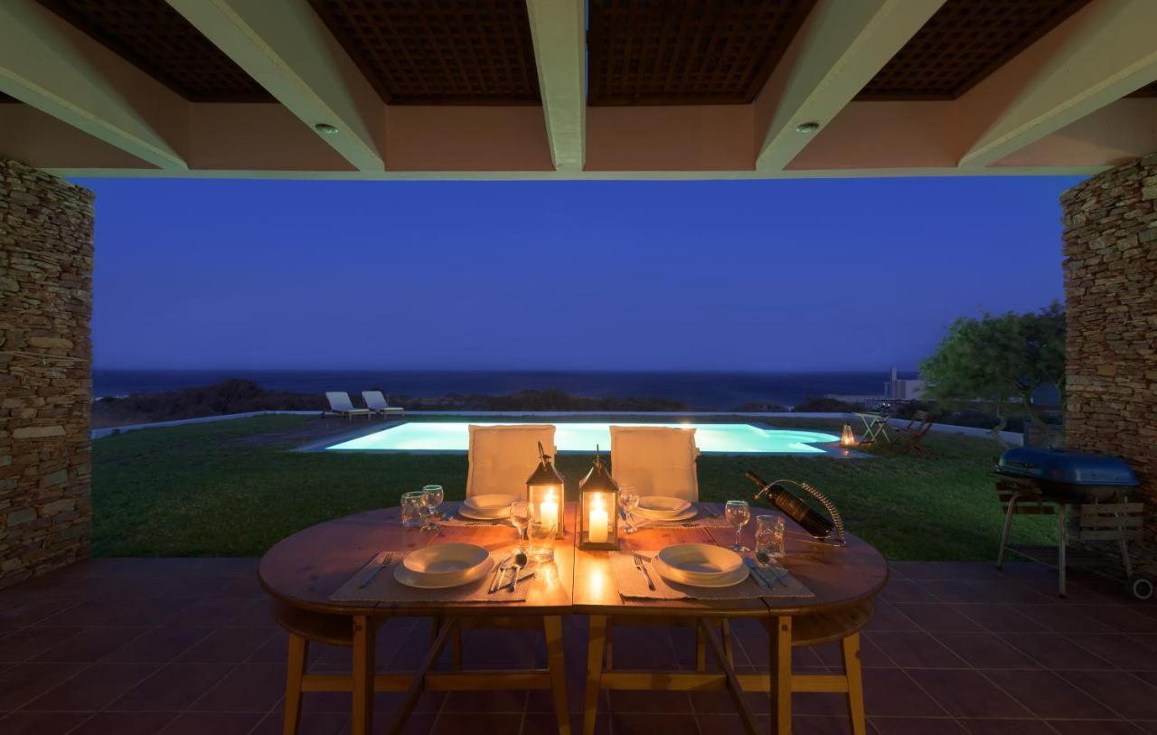 Cristelia Seafront & Pool Villa ลาคาเนีย ภายนอก รูปภาพ