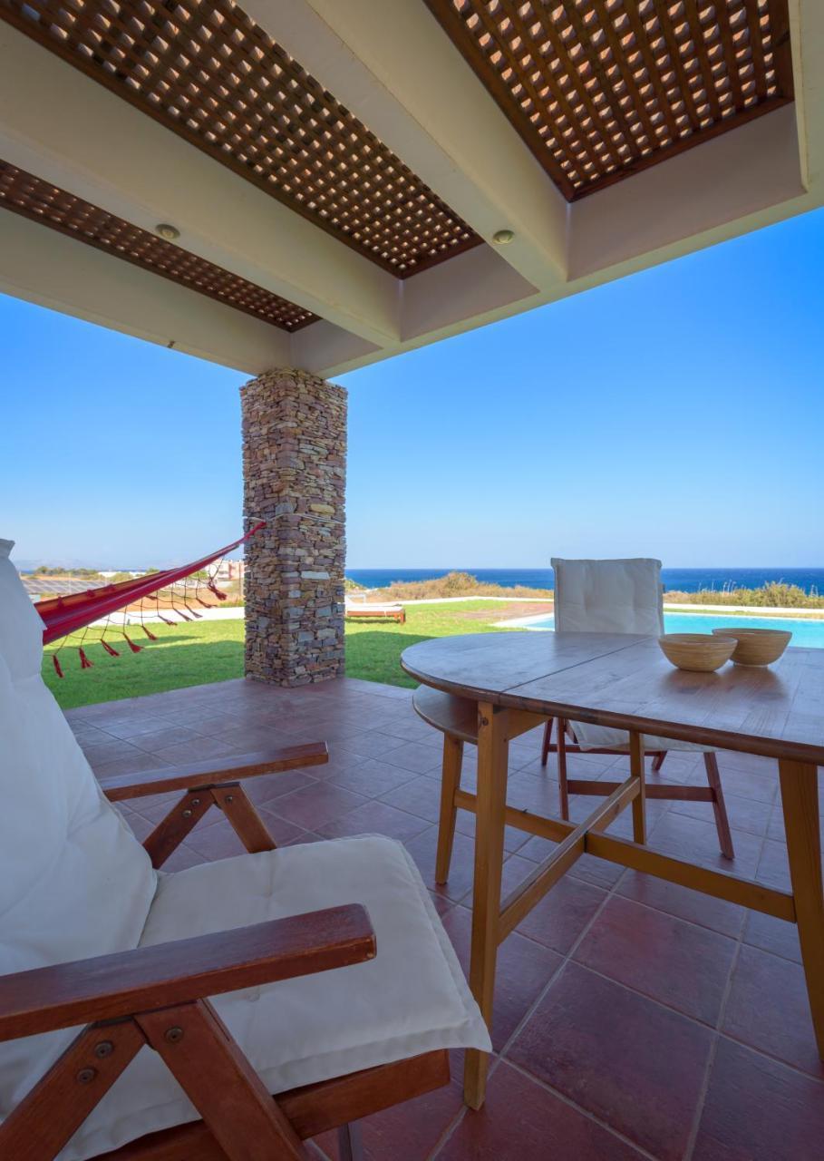 Cristelia Seafront & Pool Villa ลาคาเนีย ภายนอก รูปภาพ