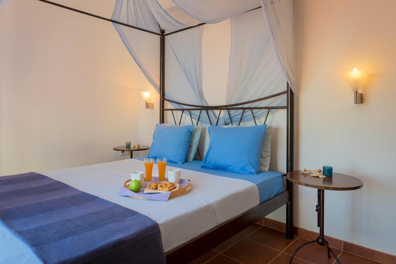 Cristelia Seafront & Pool Villa ลาคาเนีย ภายนอก รูปภาพ