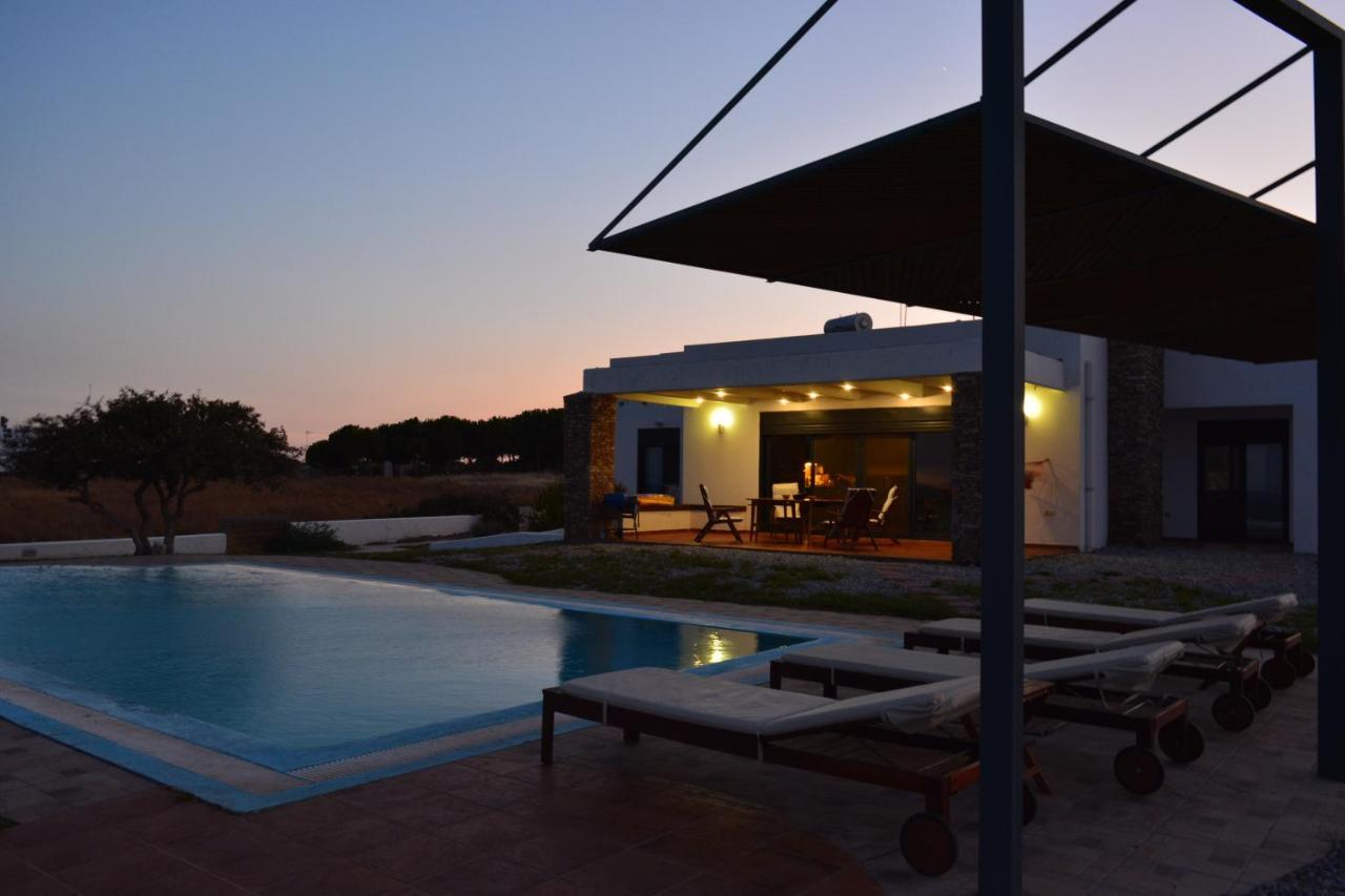 Cristelia Seafront & Pool Villa ลาคาเนีย ภายนอก รูปภาพ